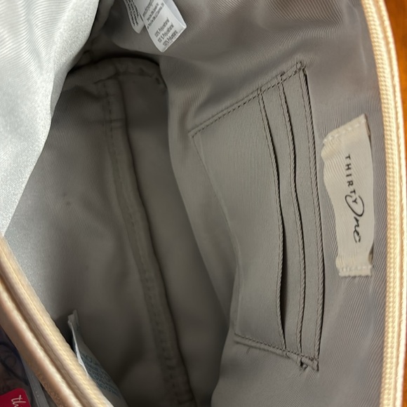 Thirtyone Tapered Pouch w/Wristlet Strap - Picture 2 of 4